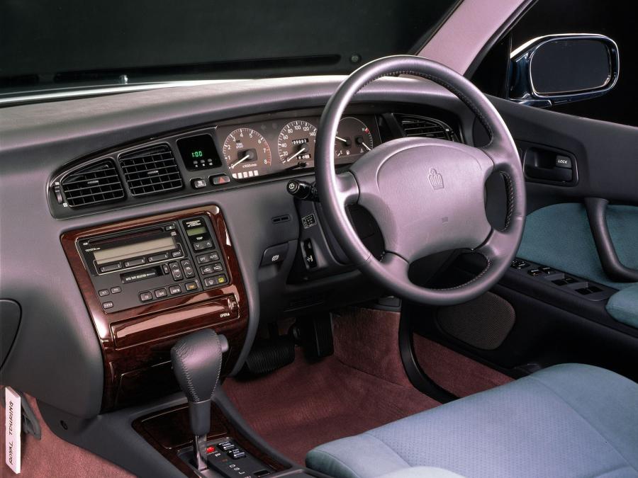 Панель приборов Toyota Crown 1991 года  (фото 9 из 13)